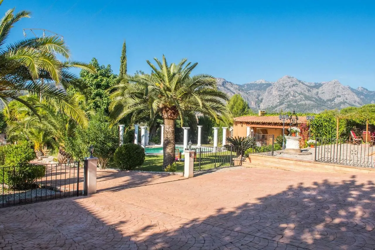 Villa Alzina Villa: Tranquil Bunyola Retreat with Pool near Palma