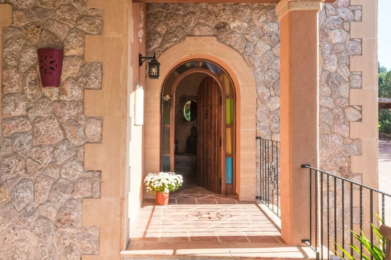 Villa Alzina Villa: Tranquil Bunyola Retreat with Pool near Palma Spain