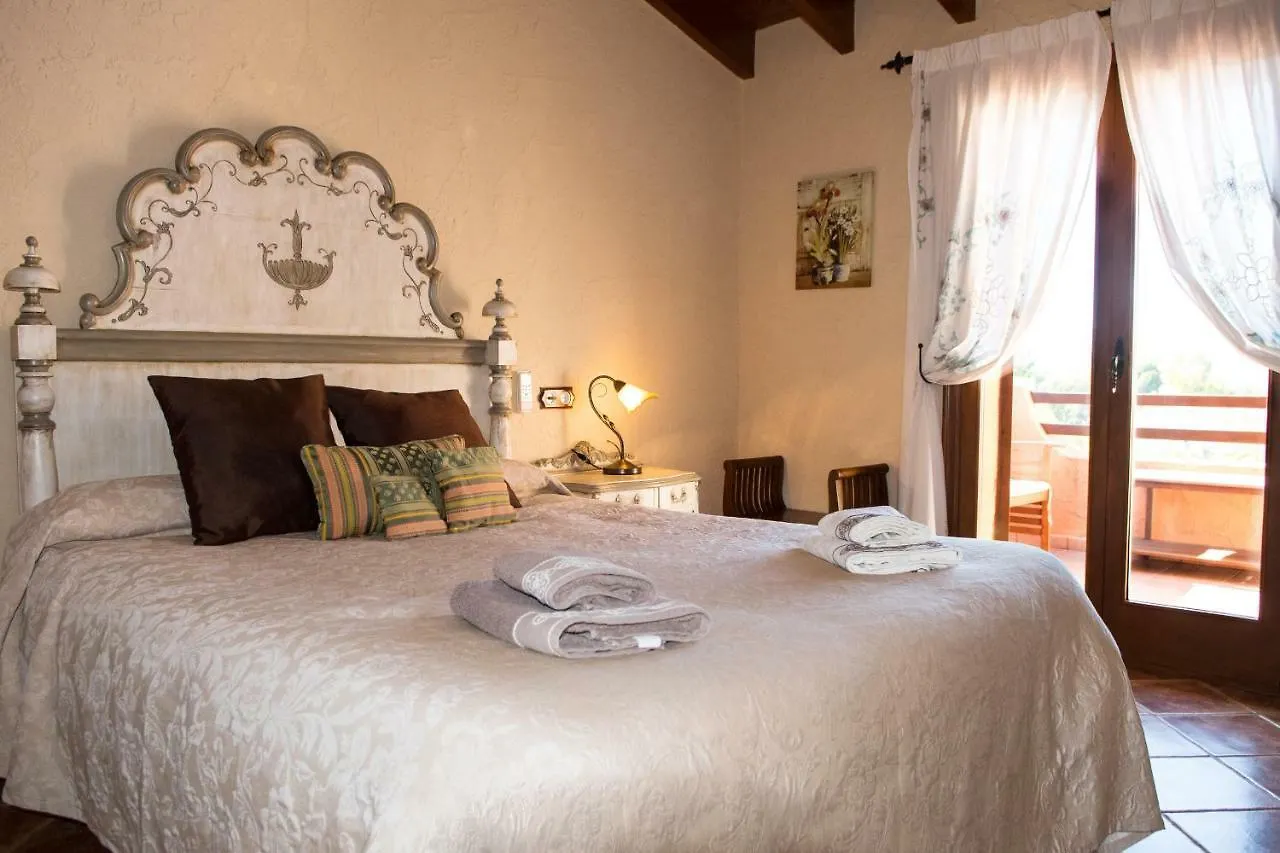 Alzina Villa: Tranquil Bunyola Retreat with Pool near Palma Spain