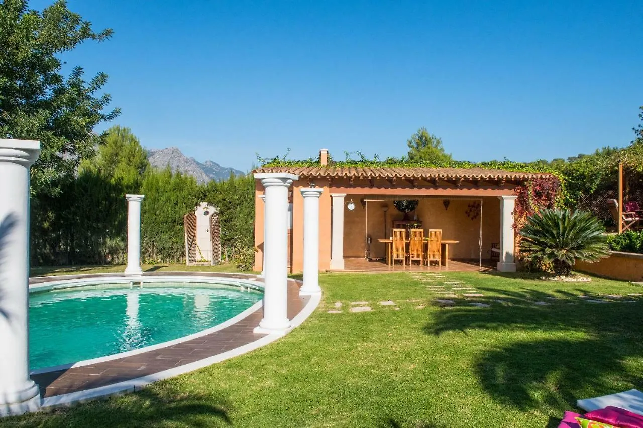 Villa Alzina Villa: Tranquil Bunyola Retreat with Pool near Palma