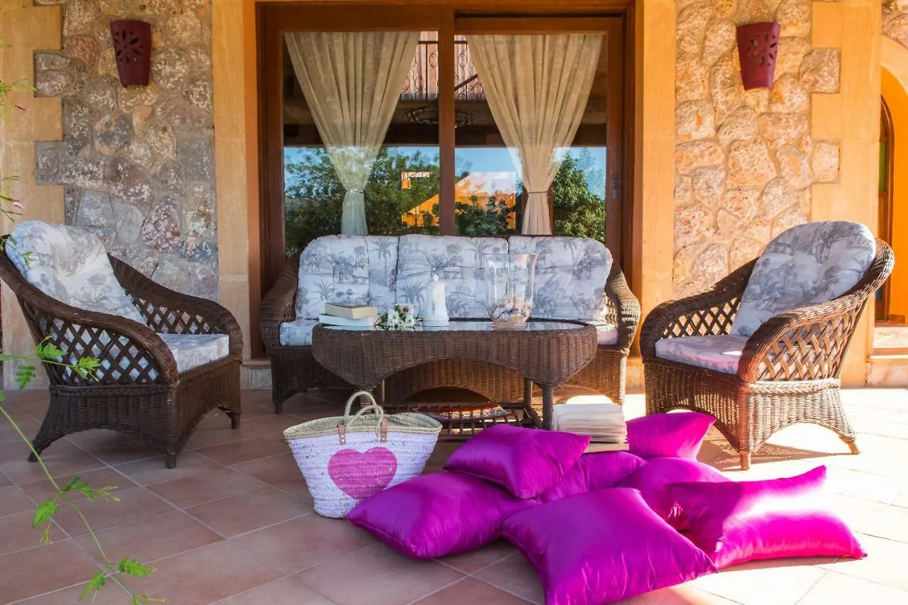 Villa Alzina Villa: Tranquil Bunyola Retreat with Pool near Palma