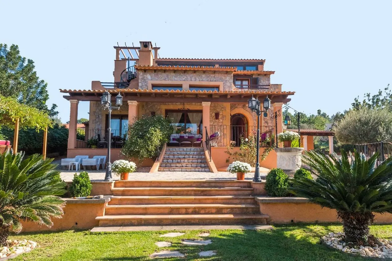 Alzina Villa: Tranquil Bunyola Retreat with Pool near Palma
