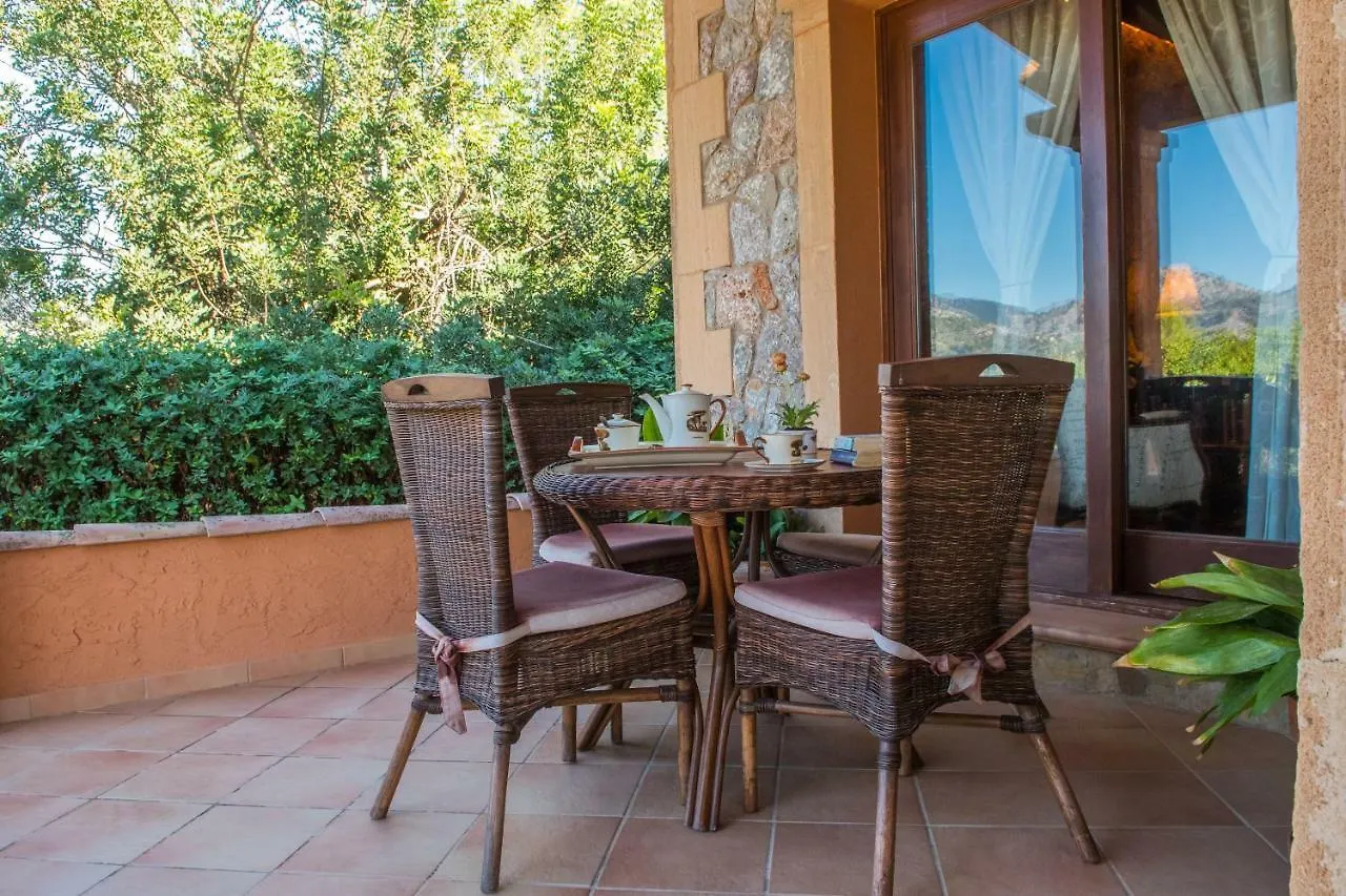 Villa Alzina Villa: Tranquil Bunyola Retreat with Pool near Palma